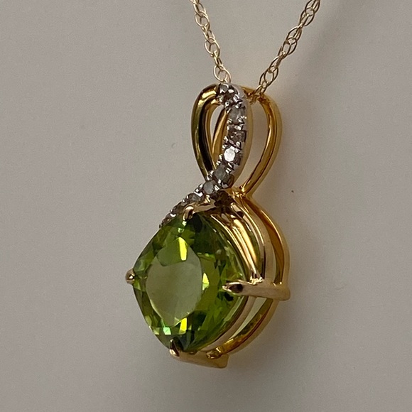 10K Yellow Gold Cushion Cut Natural Peridot and Diamond Pendant with Chain - Picture 2 of 12
